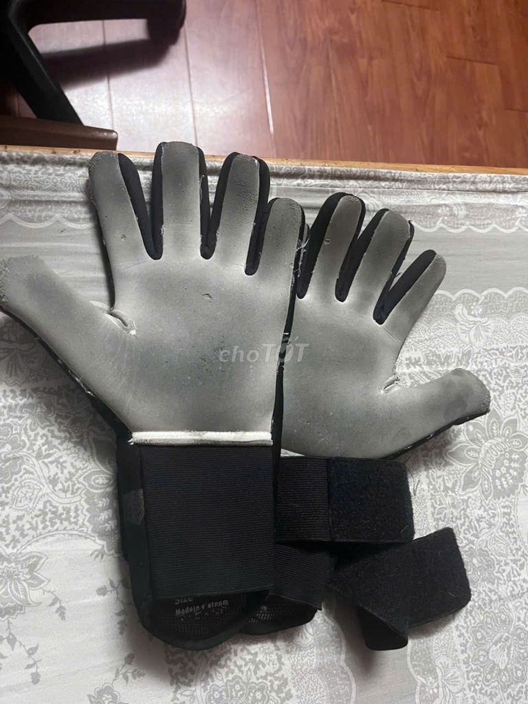 Găng tay thủ môn GKVN Nam Đen trắng size 7. Mua bán Đồ thể thao, Dã ngoại tại Quận Hoàng Mai Hà Nội được đăng bởi Minh Phạm hình 1