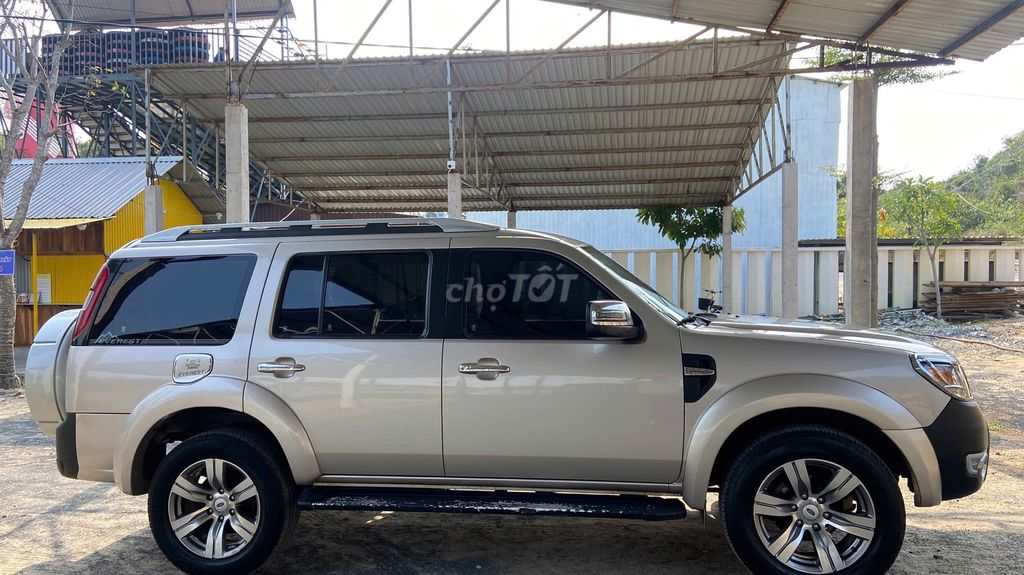 Ford Everest 2011 2.5L 4x4 MT - 106000 km