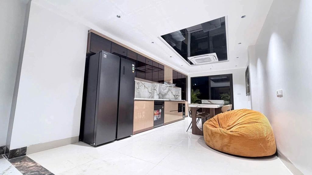 Nhà 45m x 6 tầng Bạch Mai, 12.x tỷ, 20m ra phố