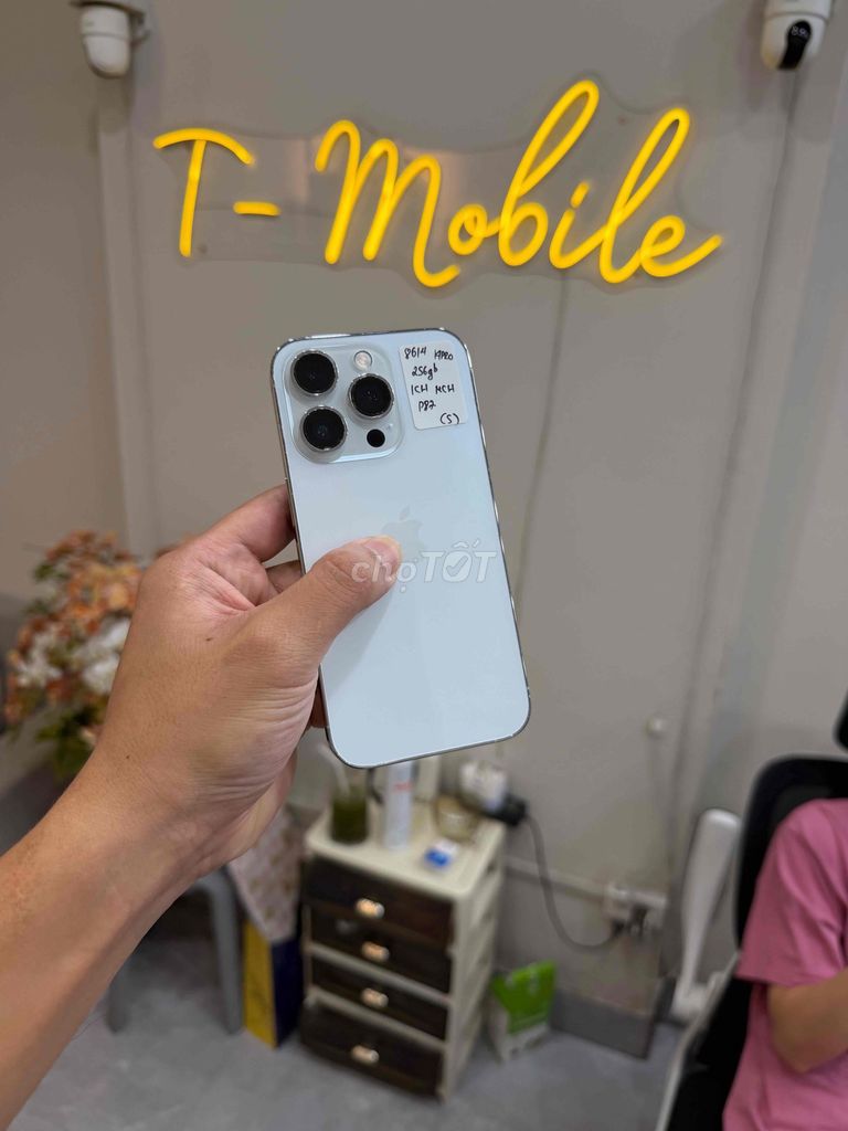 14 Pro 256Gb Quốc Tế zin đẹp trắng khay sim. Mua bán Điện thoại tại Quận Thanh Xuân Hà Nội được đăng bởi Ngô Tráng T Mobile hình 1