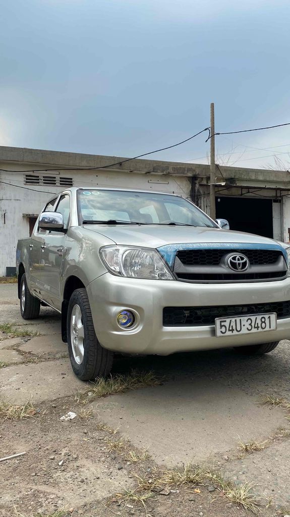 Toyota Hilux 2010 2.4E 4×2 AT - 114000 km