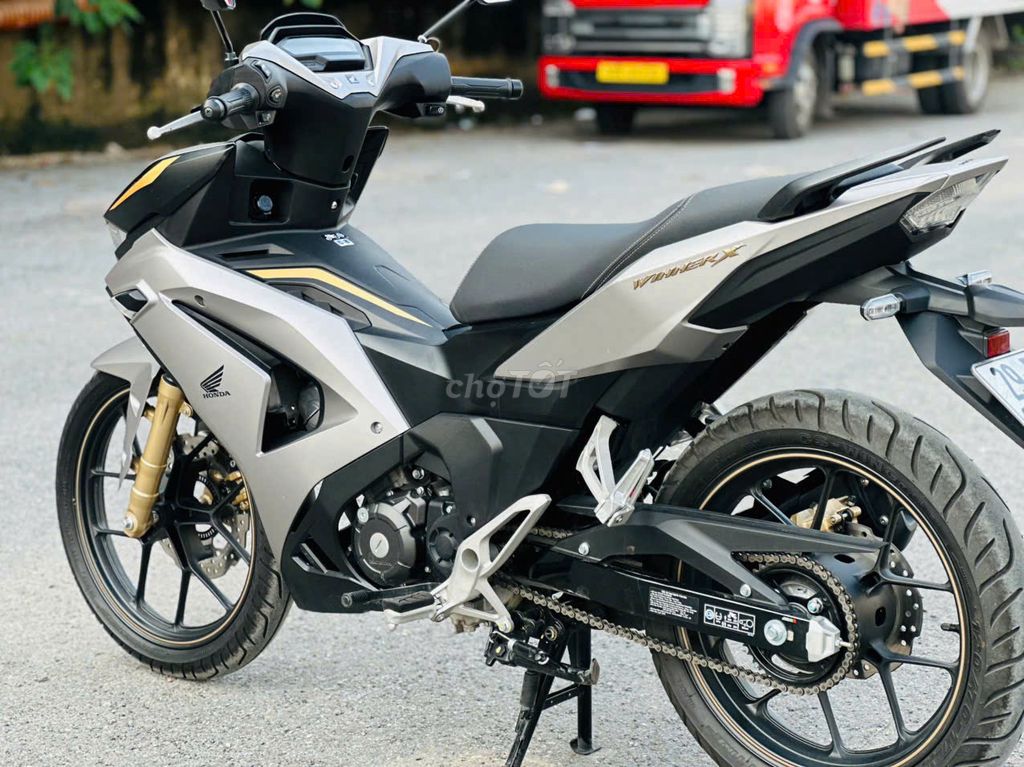 Xe máy Honda Winner X màu bạc côn tay. Mua bán Xe máy tại Quận Nam Từ Liêm Hà Nội được đăng bởi MAI HÒA hình 4