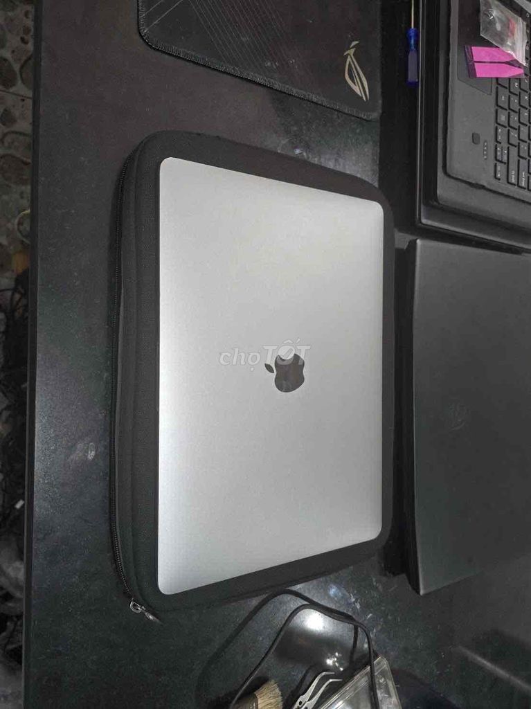Apple MacBook Pro i5 13.3 inch 8GB/256GB 2018 Bạc. Mua bán Laptop tại Thành phố Biên Hòa Đồng Nai được đăng bởi Quang Nguyễn hình 1