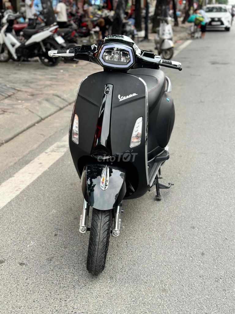 Vespa đen nhám bình 2024, Biển Hà Nội có trả góp