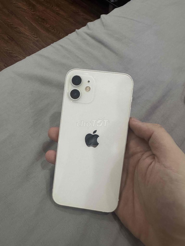 Apple iPhone 12 64GB Trắng Móp cạnh, mất cam. Mua bán Điện thoại tại Quận Thanh Xuân Hà Nội được đăng bởi Phúc Hồng hình 1
