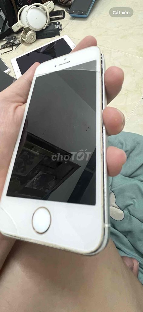 màn zin iphone 5se xài chung 5s nứt tí kiếng cảmo. Mua bán Linh kiện (RAM, Card...) tại Quận Tân Phú Tp Hồ Chí Minh được đăng bởi Trương Hiệp hình 1