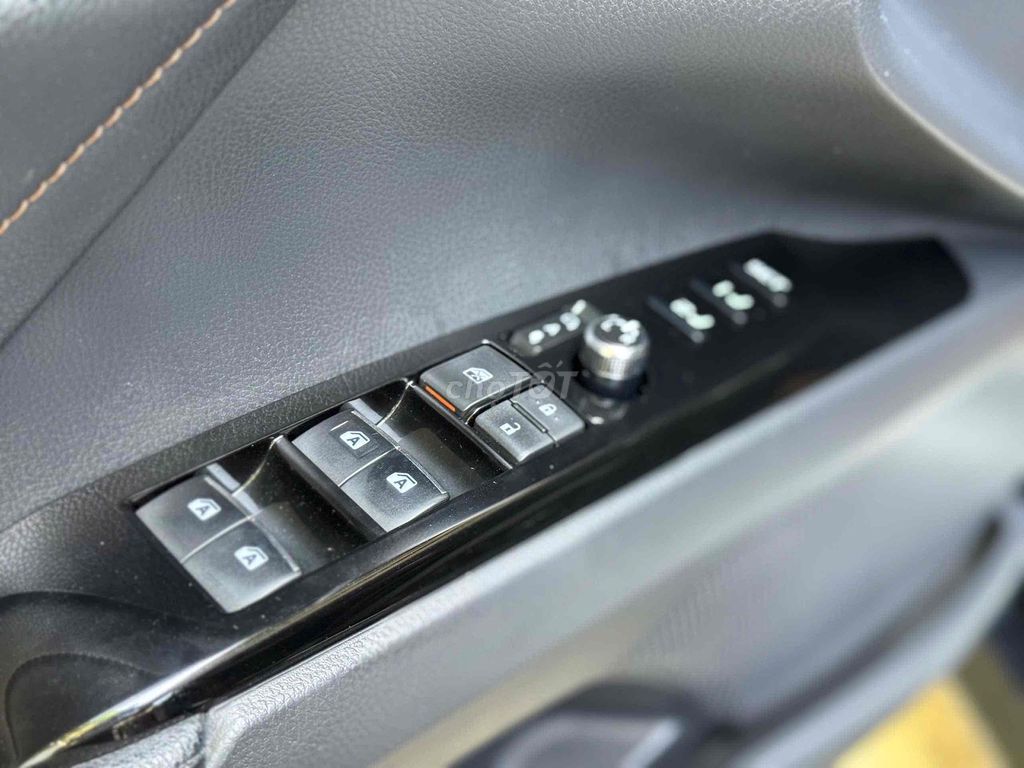 Toyota Camry 2019 2.5Q nhập màu đen nội thất đen. Mua bán Ô tô tại Quận 7 Tp Hồ Chí Minh được đăng bởi Đại lý chính hãng xe qua sử dụng Toyota Sài Gòn hình 7