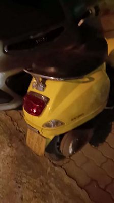 Piaggio Vespa Tay ga màu Vàng. Mua bán Xe máy tại Quận Hà Đông Hà Nội được đăng bởi Lại Đức Cường