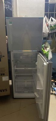 Tủ lạnh Samsung bạc 236L mới 99%