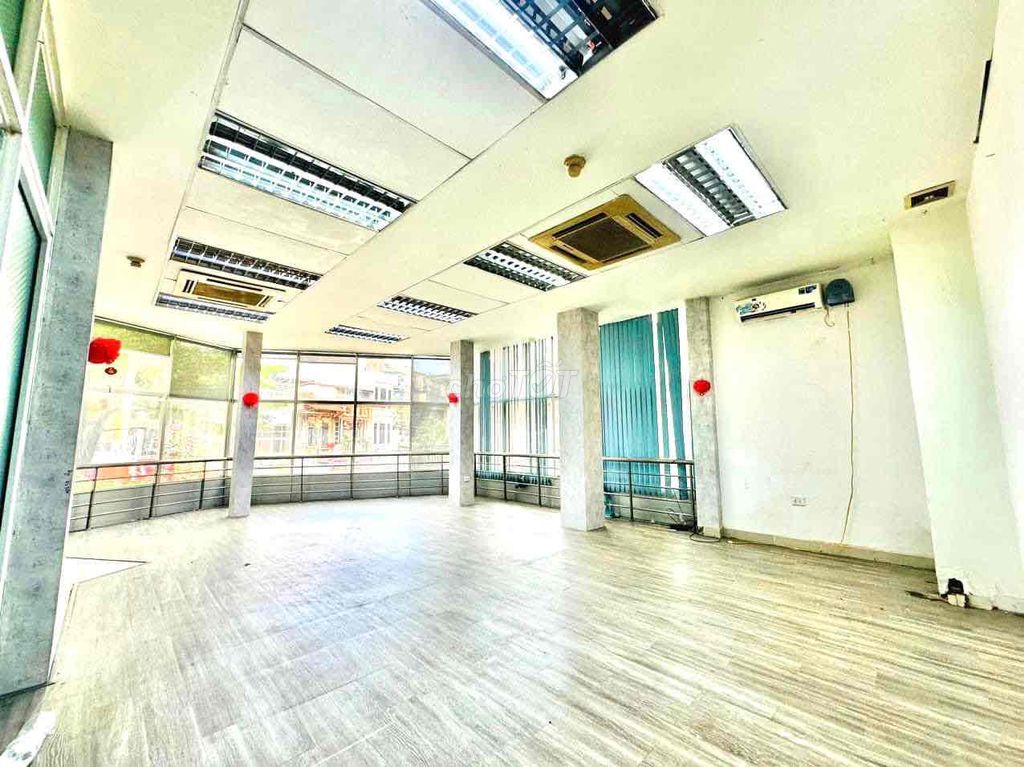 Cho thuê sàn tầng 2 Mặt phố Khâm Thiên 70m2, view kính, lô góc