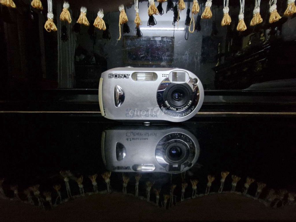 Máy ảnh Sony Cyber-shot Bạc. Mua bán Máy ảnh, Máy quay tại Quận 1 Tp Hồ Chí Minh được đăng bởi Hieu hình 1