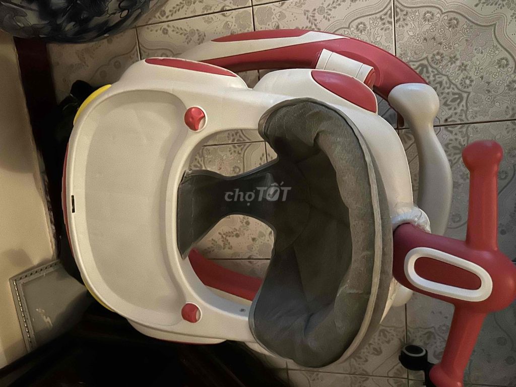 Xe tập đi 511 Đỏ trắng. Mua bán Mẹ và bé tại Quận Hoàn Kiếm Hà Nội được đăng bởi hà duy lân hình 1