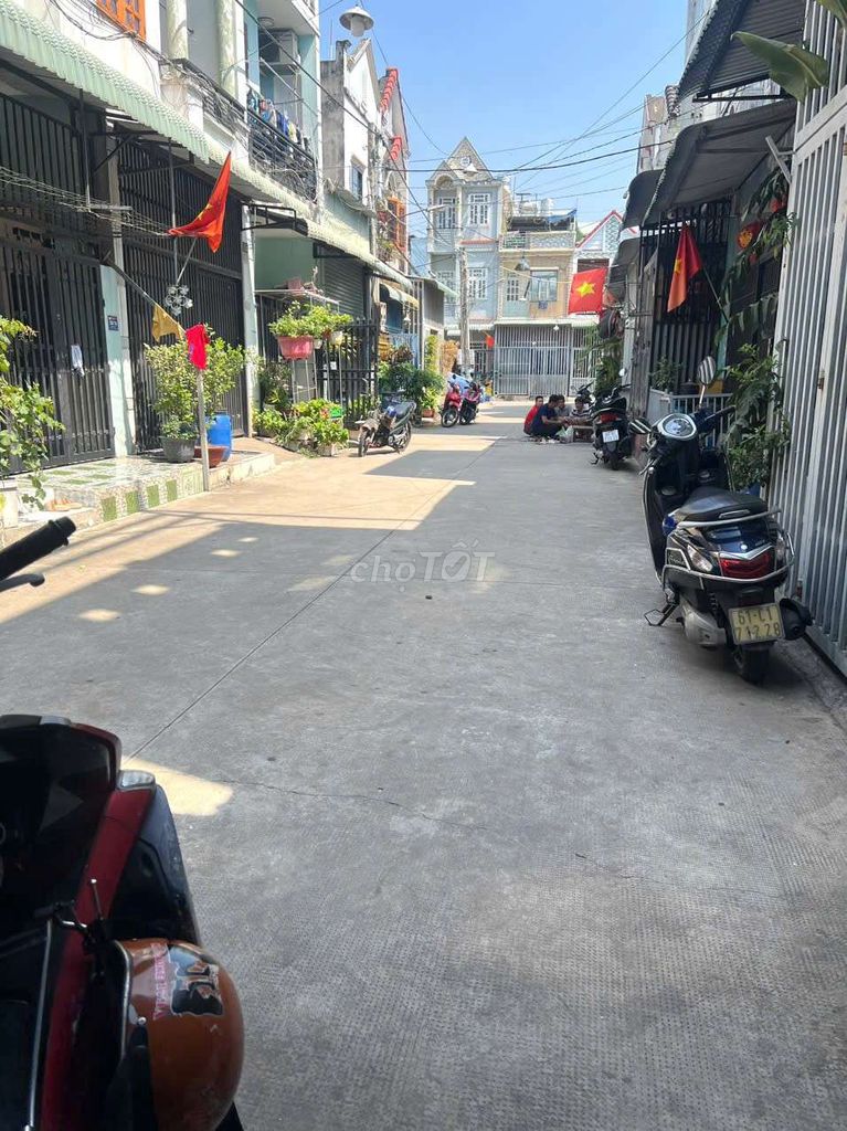Nhà HXH DT743, gần chợ Phú Phong, Bình Chuẩn