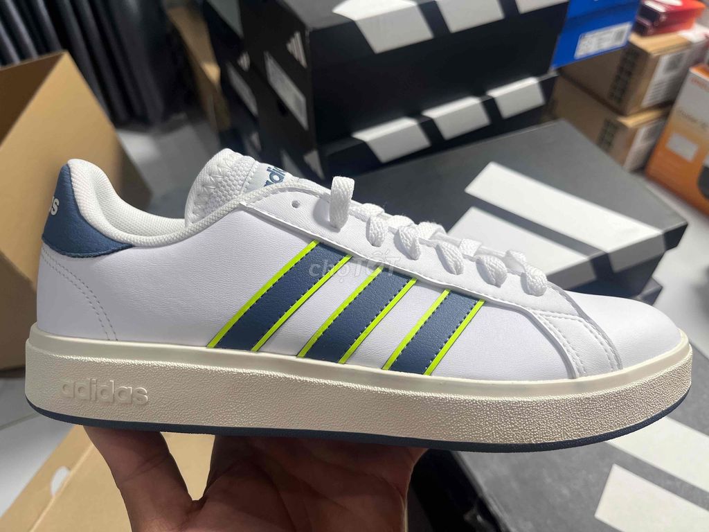 Giày Adidas size 42 chính hãng. Mua bán Giày dép tại Huyện Hàm Thuận Nam Bình Thuận được đăng bởi nguyen hai hình 1