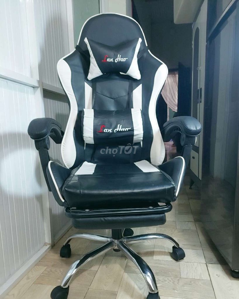 Ghế gaming giá sinh viên đầy đủ gối .còn tốt. Mua bán Bàn ghế tại Quận 8 Tp Hồ Chí Minh được đăng bởi A HOÀNG  hình 1