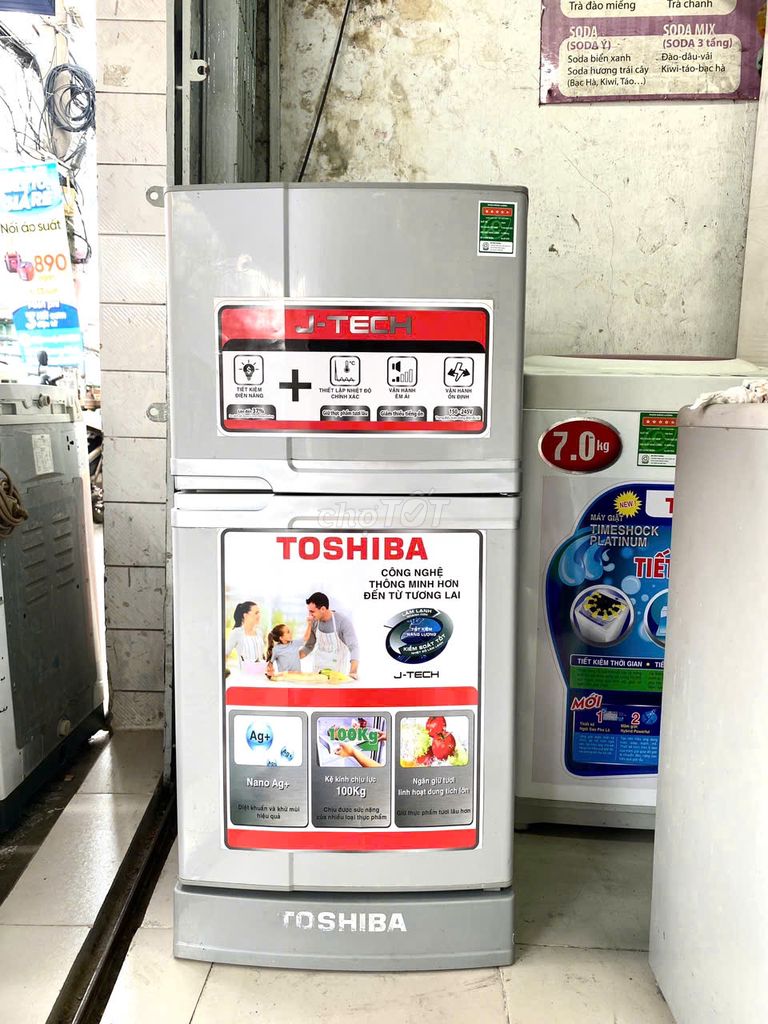 Tủ lạnh hai của Toshiba, dung tích 141 lít