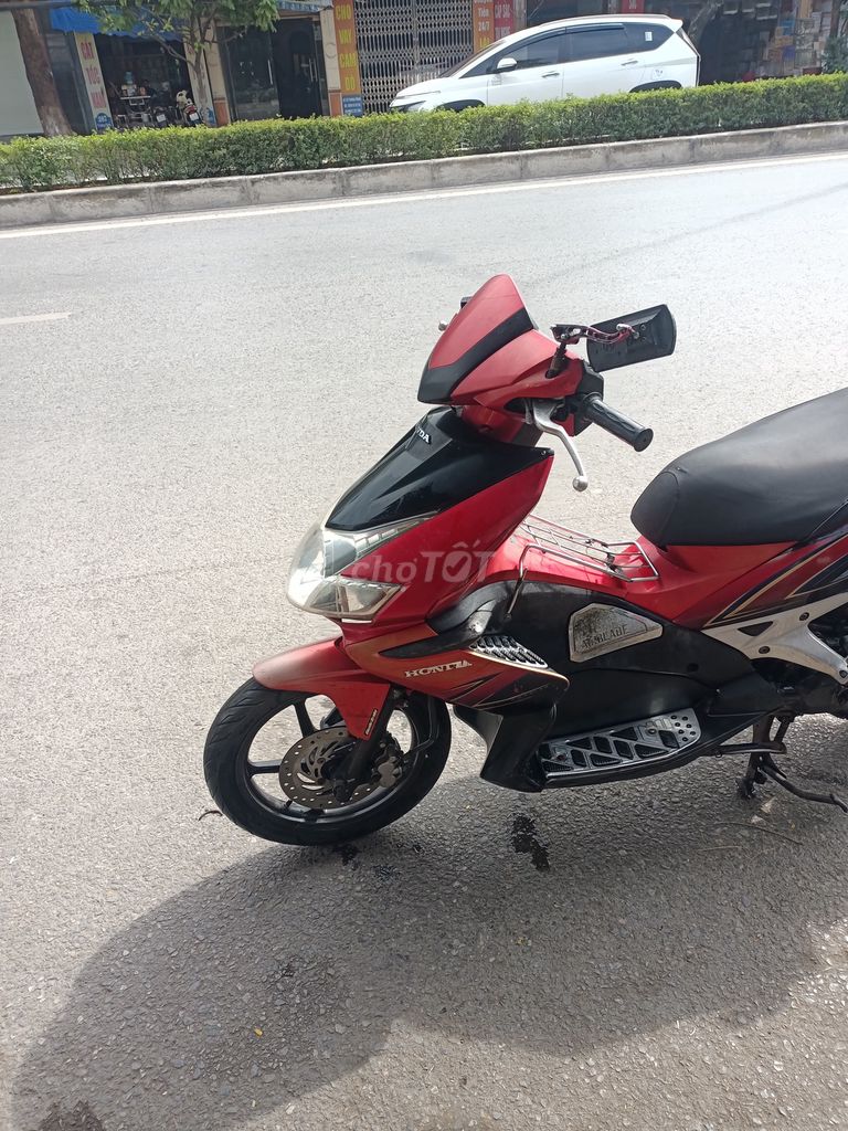 Honda Air Blade Đỏ. Mua bán Xe máy tại Quận Kiến An Hải Phòng được đăng bởi minh lan hình 3