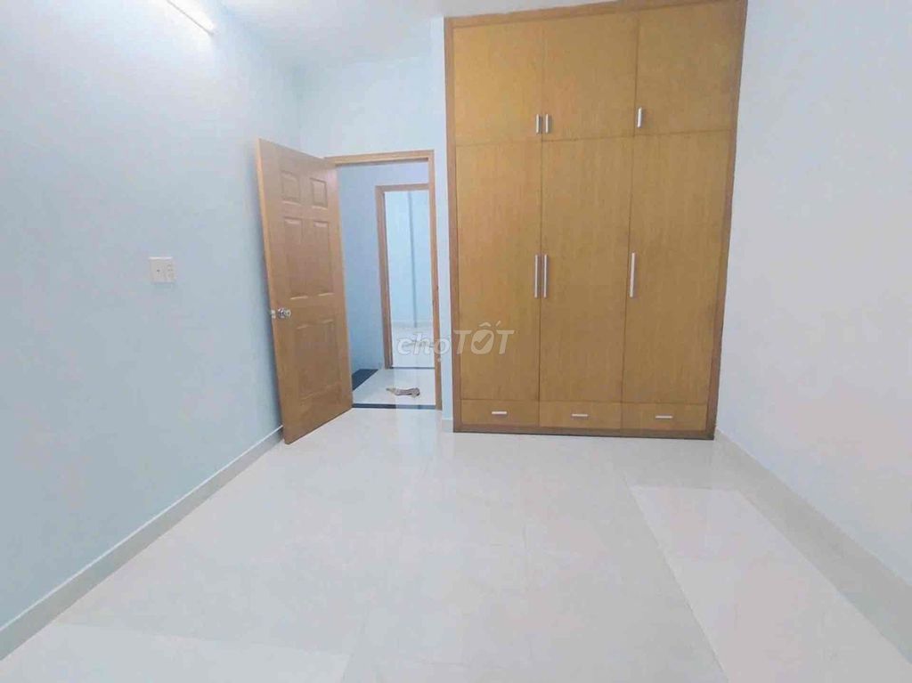 Дом 2 этажа 4,4x11м, автомобильный переулок, Куанг Чунг, в районе Говап