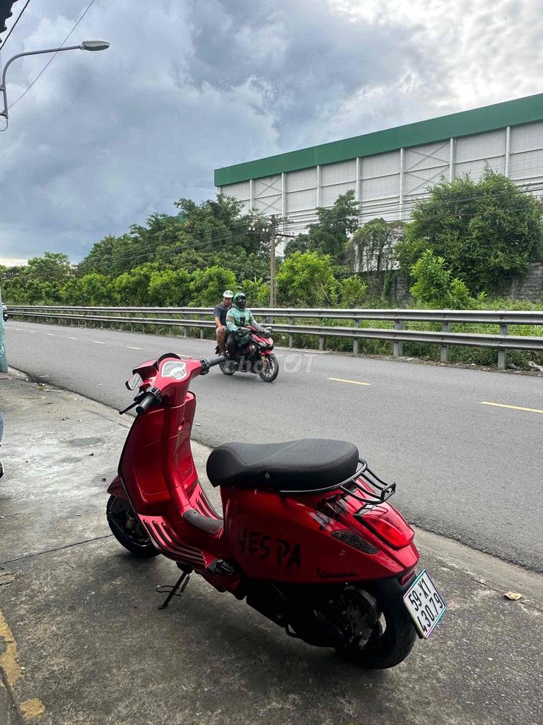 🔥 CẦN BÁN XE VESPA 2014 – MÀU ĐỎ ĐẸP NGUYÊN BẢN. Mua bán Xe máy tại Thành phố Dĩ An Bình Dương được đăng bởi Hoàng Ánh hình 4