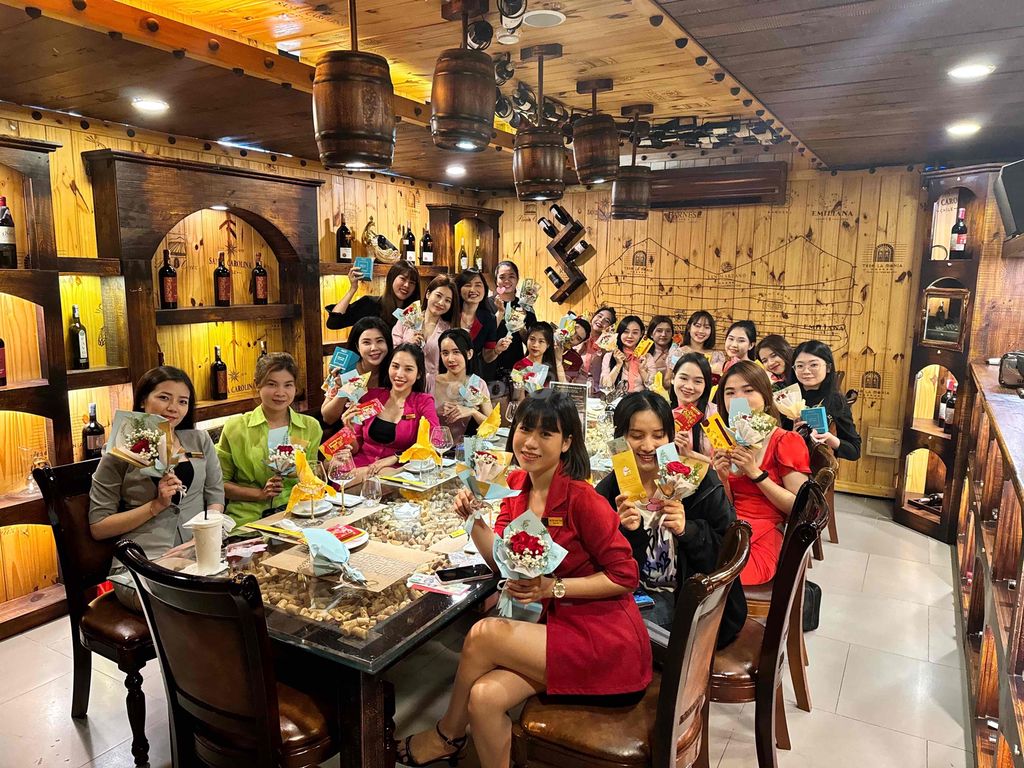 Nhà Hàng Cheer House Cần Tuyển Phục Vụ