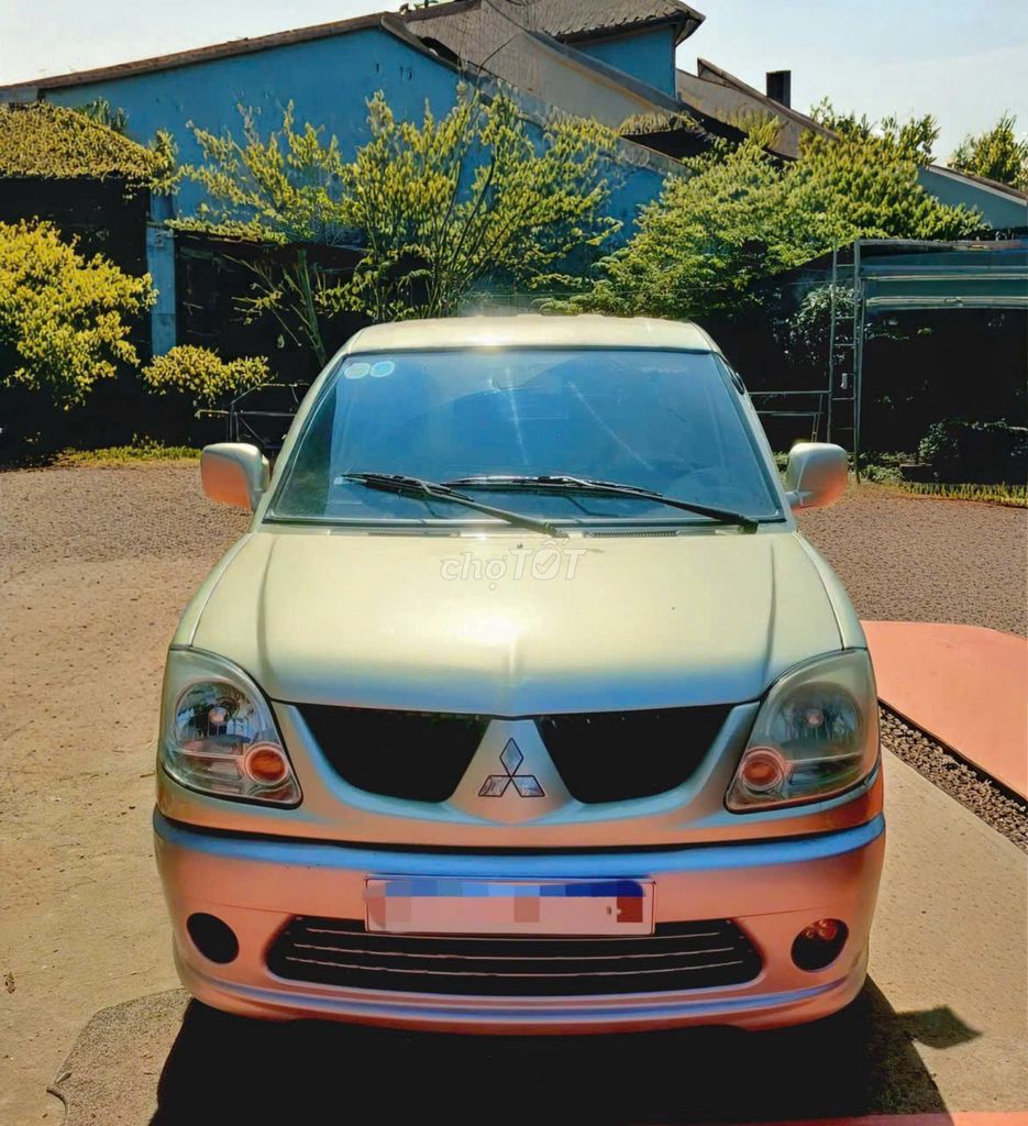 Mitsubishi Jolie 2006 photo 5