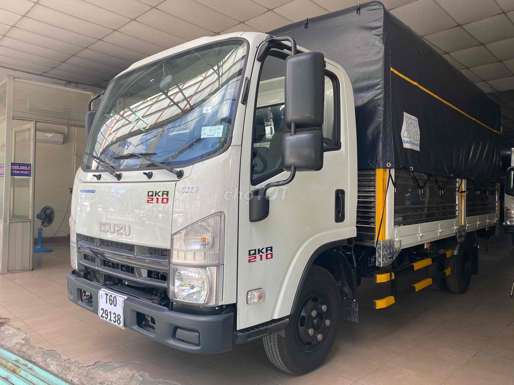 ISUZU QKR thùng mui bạt 1990Kg sản xuất 2024