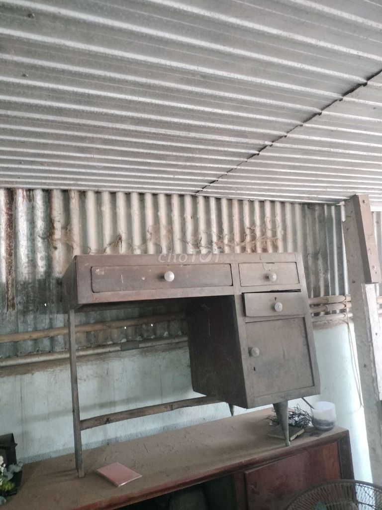Bàn làm việc gỗ nâu có ngăn kéo. Mua bán Bàn ghế tại Huyện Hòa Thành Tây Ninh được đăng bởi Bảo Uyên  hình 1