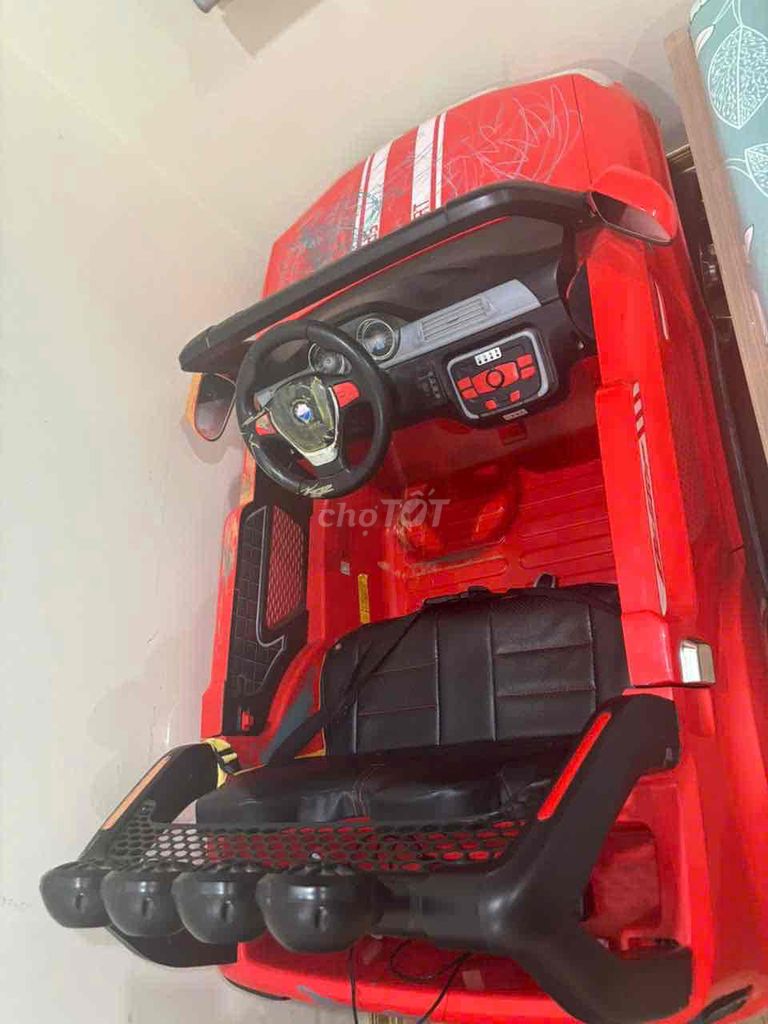 Xe ô tô đồ chơi trẻ em đỏ đã sử dụng. Mua bán Mẹ và bé tại Quận Thanh Xuân Hà Nội được đăng bởi Hồ Tuấn hình 1