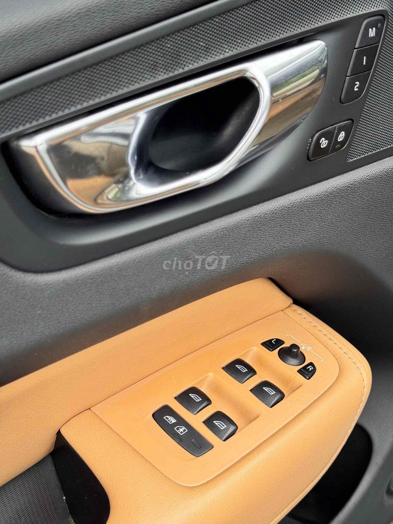 Volvo XC60 T6 awd Inscription 2018. Mua bán Ô tô tại Quận Long Biên Hà Nội được đăng bởi Trang Gala hình 19