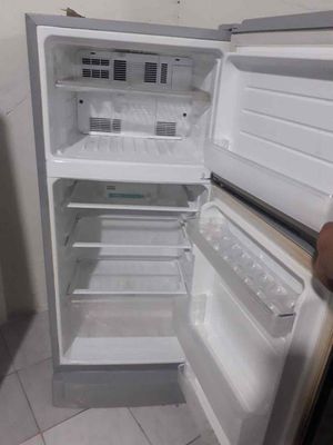 Em chuyển nhà cần bán lại tủ lạnh đang sài
