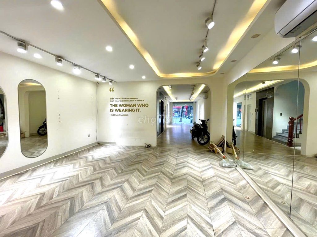 Mặt bằng siêu đẹp mặt phố Huế - 110m2 - vỉa hè rộng