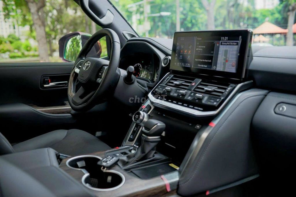 Toyota Land Cruiser LC300 - xe giao ngay và sớm. Mua bán Ô tô tại Quận 12 Tp Hồ Chí Minh được đăng bởi Hiếu Toyota Quận 12 hình 6