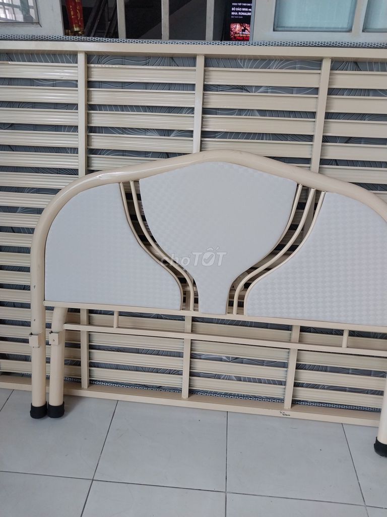 Giường kèm nệm 1m2 x 2m Còn mới 80%. Mua bán Giường, chăn ga gối nệm tại Thành phố Nha Trang Khánh Hòa được đăng bởi Nguyễn thị hoài nam hình 1