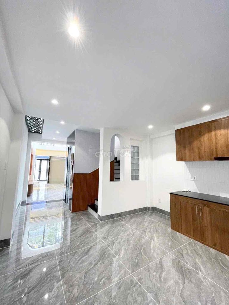 Дом, 3 этажа, 882 Nguyen Duy Trinh, Phu Huu, округ 9