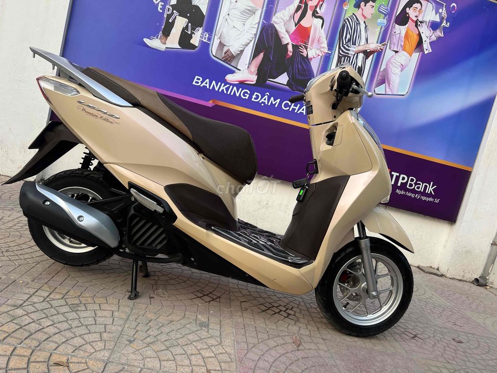 LEAD bản đặc biết chính chủ từ mới. Mua bán Xe máy tại Quận Hà Đông Hà Nội được đăng bởi tung hình 10