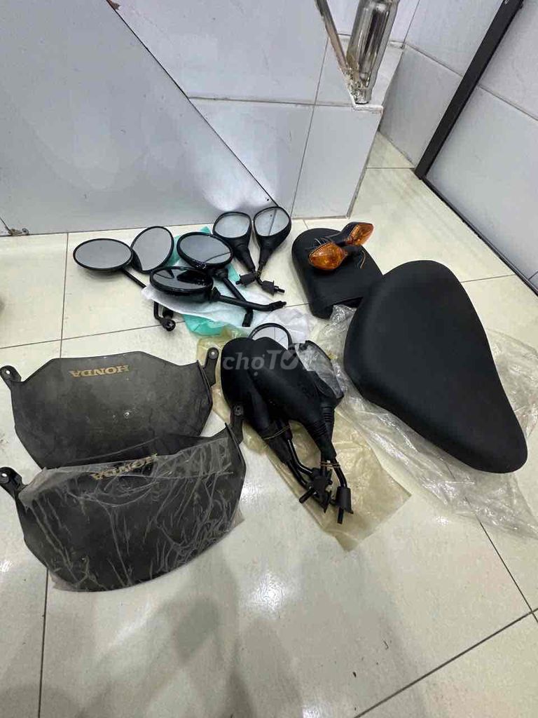 Mặt nạ và gương. Mua bán Phụ tùng xe tại Quận Đống Đa Hà Nội được đăng bởi Phạm Khánh linh hình 2