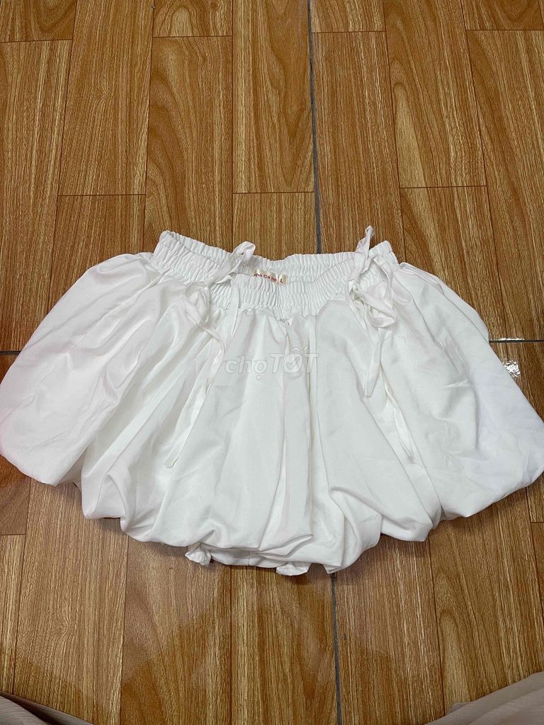 Chân váy Nhà Cá Nữ Trắng size L. Mua bán Quần áo tại Huyện Khoái Châu Hưng Yên được đăng bởi Minh Cầm hình 1