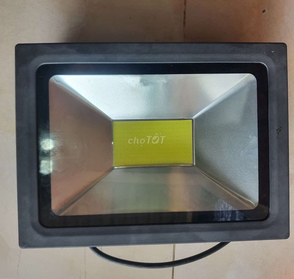 BÁN ĐÈN LED NGOÀI TRỜI 100W /220v. Mua bán Đèn tại Thành phố Thủ Dầu Một Bình Dương được đăng bởi Tuấn hình 1