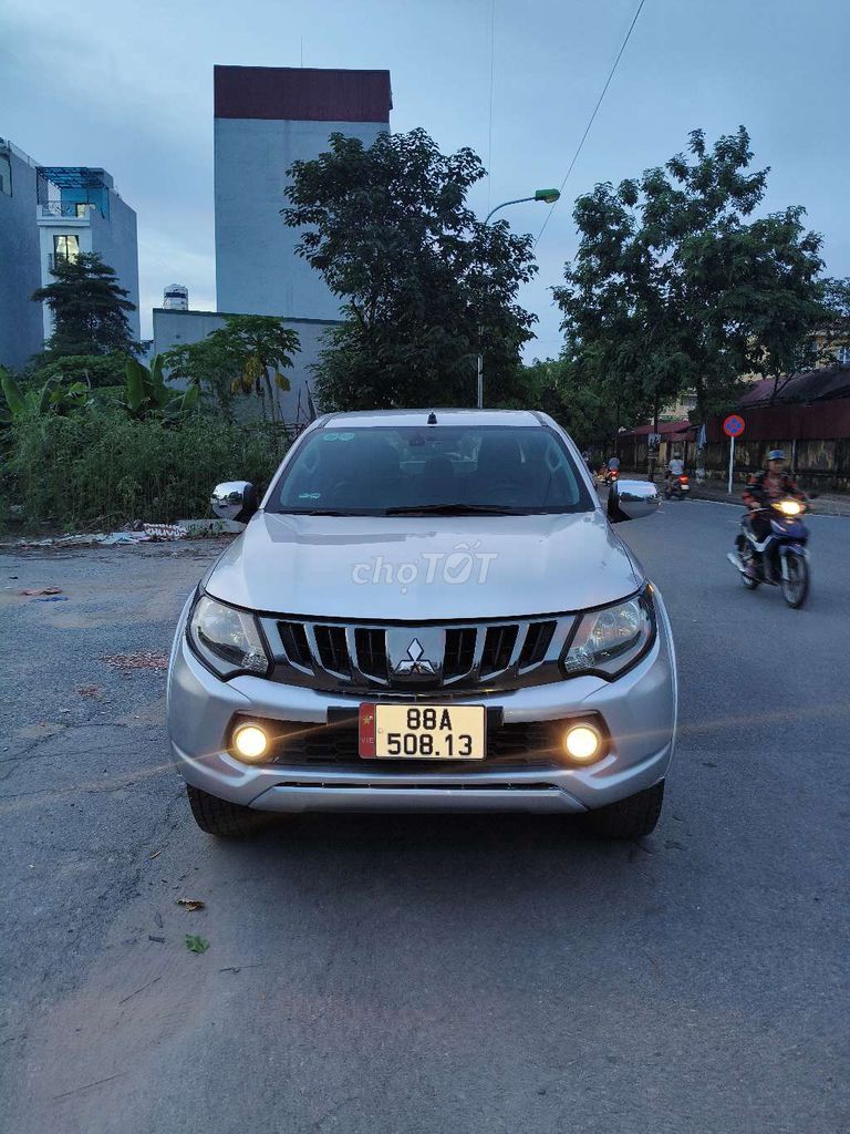 Mitsubishi Triton 2017 4x4 AT Mivec - 120000 km. Mua bán Ô tô tại Huyện Thanh Trì Hà Nội được đăng bởi Chuyên mua bán xe Bán Tải Lướt  hình 3