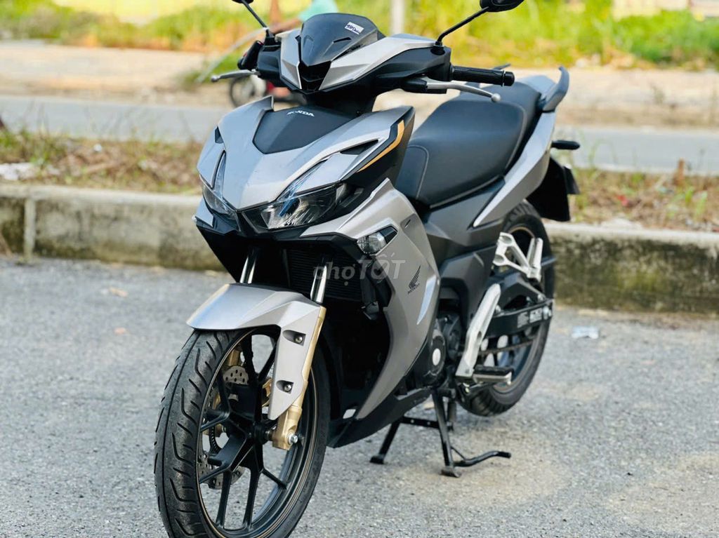 Xe máy Honda Winner X màu bạc côn tay. Mua bán Xe máy tại Quận Nam Từ Liêm Hà Nội được đăng bởi MAI HÒA hình 1