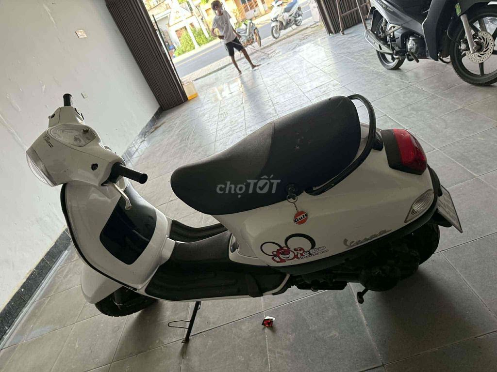 kẹt tiền cần bán vespa LX 125cc gtdd. Mua bán Xe máy tại Huyện Châu Đức Bà Rịa - Vũng Tàu được đăng bởi Nguyễn Như hình 2