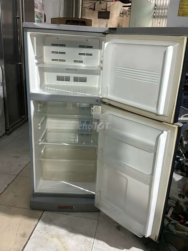 Tủ lạnh sanyo 180lit quạt gió. Làm lạnh nhanh. Mua bán Tủ lạnh tại Quận Thanh Xuân Hà Nội được đăng bởi Máy Giặt Tủ Lạnh Hà Nội hình 2