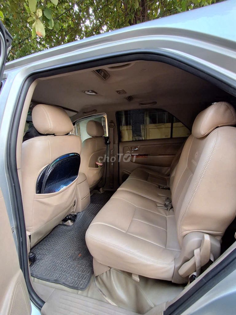 Toyota Fortuner 2.7G 2010 Бензин Автомат Серебристый