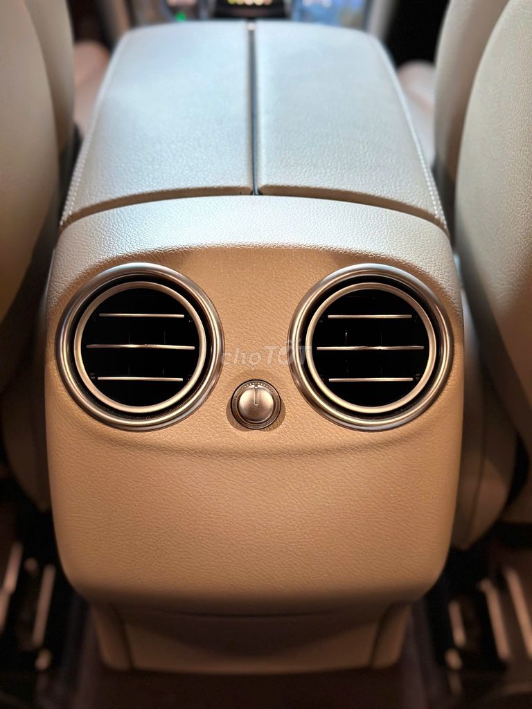 Merc GLC250 4Matic Trắng/Kem Odo chỉ 60 ngàn Km. Mua bán Ô tô tại Quận 8 Tp Hồ Chí Minh được đăng bởi Gon Nguyen hình 19