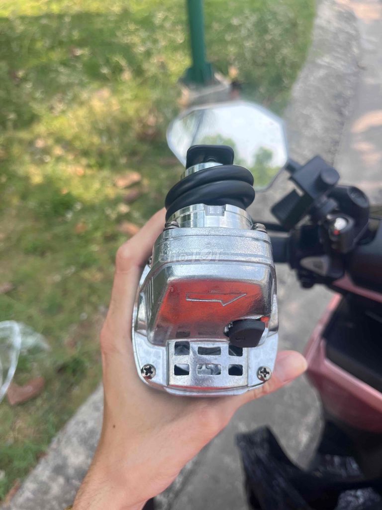 Máy cắt Makita 9556HN Mới 100%. Mua bán Đồ chuyên dụng, Giống nuôi trồng tại Thành phố Tân An Long An được đăng bởi Lê Quoc Huy hình 1