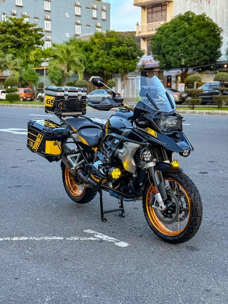 GS 1250 bản Kỉ Niệm 40th. Mua bán Xe máy tại Quận Hải Châu Đà Nẵng được đăng bởi Thái Hoàng Phi Linh hình 1