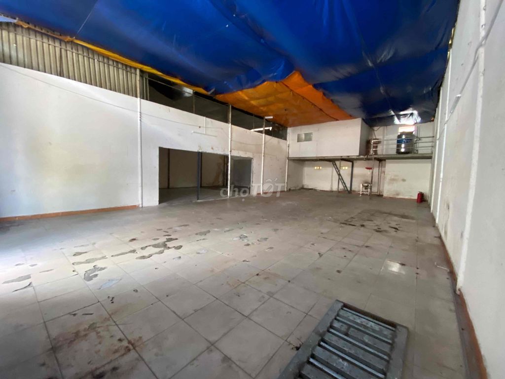 Kho mặt tiền Văn Cao 220m2, 30 triệu/tháng