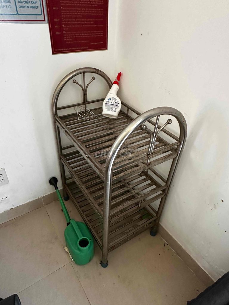 Kệ để đồ gia dụng Kim loại Bạc. Mua bán Tủ, kệ gia đình tại Thành phố Phú Quốc Kiên Giang được đăng bởi Sơn hình 1