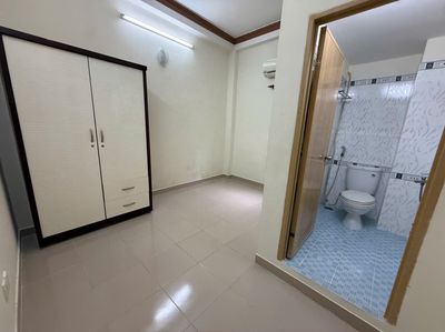 Quận 10, cho thuê phòng tiện nghi, máy lạnh, toilet riêng, tủ lạnh...
