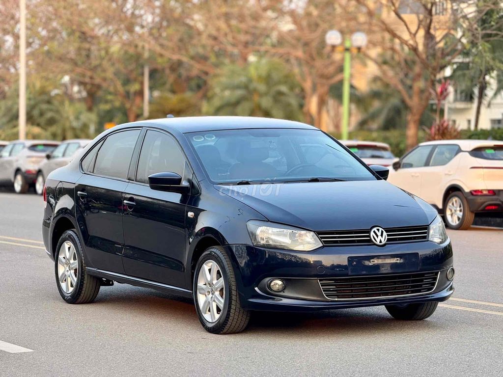 Volkswagen Polo 2015 1.6 Sedan - 90000 km